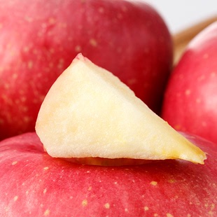 产地直供 烟台红富士苹果 70#烟台苹果甜脆新鲜烟台苹果水果批发