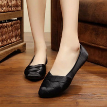 Giày vải Bắc Kinh cũ của phụ nữ bán buôn giày dệt kim đáy phẳng giày công sở ba màu tùy chọn mùa hè giày đế mềm mềm Giày nữ