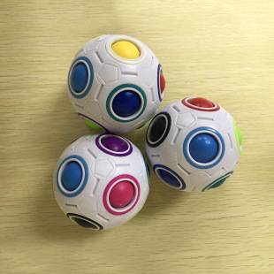 工厂现货批发新奇彩虹足球拼图球形魔方玩具圣手彩虹魔方足球魔方