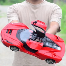 1:14 Fa Li Li sạc điều khiển từ xa mô hình xe hơi cảm ứng trọng lực mô hình đồ chơi trẻ em mát mẻ một phím để mở cửa Xe điện điều khiển từ xa