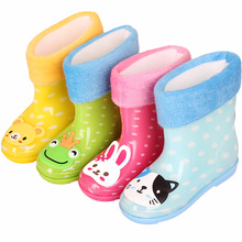 Giày đi mưa cho trẻ em mùa đông Giày trẻ em cộng với giày đi mưa nhung chống trượt phim hoạt hình Giày mưa PVC thương mại nước ngoài Nhà máy Jieyang bán trực tiếp Giày đi mưa