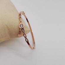 Nhà sản xuất bán buôn phiên bản Hàn Quốc của vòng đeo tay bằng thép titan hoang dã vàng hồng Chữ số La Mã kim cương nữ zircon đơn giản tùy chỉnh Vòng tay