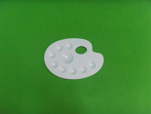 厂家直销环保PP塑料20cm长白色九眼蛋形专业美术绘画调色盘