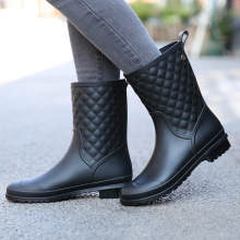 Nhà sản xuất bán buôn giày cao su thời trang kẻ sọc mới giày cao su thông thường giày nữ mưa đi giày nước trong ống dành cho người lớn giày đi mưa Giày đi mưa nữ