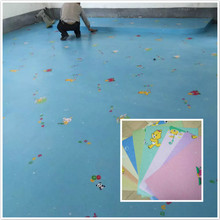 Trường mẫu giáo nhựa màu nhựa PVC sàn 2.0 dày Hộ gia đình PVC chống trượt mặc phim hoạt hình nhựa trẻ em Sàn nhựa PVC