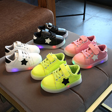 Giày mùa hè 2018 cho trẻ em Đèn LED ngôi sao sáng đôi giày bé trai và bé gái Giày trắng thương mại nước ngoài bán giày dạ quang trực tiếp Giày thể thao