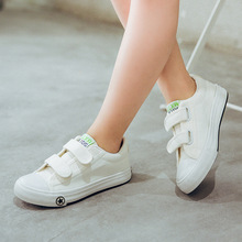 Giày nhỏ màu trắng thương hiệu giày trẻ em một thế hệ giày vải trẻ em bán trực tiếp Giày vải trẻ em