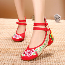 Màu sắc phù hợp Furong Bước thêu mùa xuân và mùa hè mẫu mới tăng thanh lịch trong giày vải thêu nữ gió quốc gia hoang dã Giày cao
