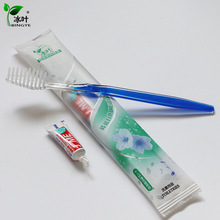 Màu xanh dùng một lần răng bàn chải đánh răng kem đánh răng với một phần mềm khách sạn lông đồ vệ sinh phòng Túi Sáu tại chỗ Du lịch thiết yếu