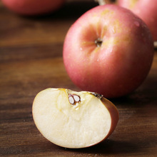 Quả táo tươi Yên Đài quả táo đỏ Fuji hiện đang hái táo Qixia ngọt giòn 5 kg đang kinh doanh vi mô một thế hệ Trái cây ưa thích