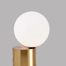 Đèn thủy tinh hình cầu Bắc Âu đơn giản sáng tạo kim loại rèn sắt led bàn đèn phòng ngủ nghiên cứu đèn ngủ ấm áp Đèn bàn trang trí