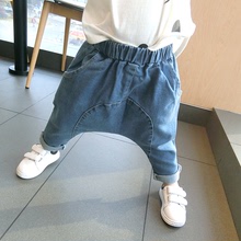 Xuân 2018 Quần áo trẻ em Hàn Quốc quần mới cho bé trai và bé gái Quần jeans Harlan co giãn Quần jean