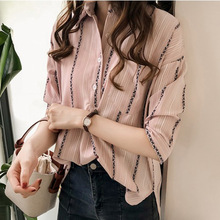 Đầu mùa thu 2018 của phụ nữ mới Hồng Kông hương lỏng rộng kích thước sọc áo sơ mi nữ bảy điểm tay áo sơ mi Áo