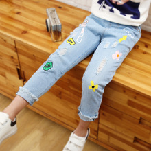 Quần áo trẻ em xuân hè mới bán buôn 2018 mới cho bé gái quần jeans ống rộng Hàn Quốc quần trẻ em thế hệ thủy triều Quần jean