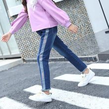 Quần jean bé gái mùa thu 2018 trẻ em mới lớn trẻ em quần denim thời trang Hàn Quốc một khóa vượt qua Taobao Quần jean
