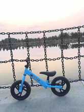 Siêu nhẹ cân bằng mới cho trẻ em không có bàn đạp Xe cân bằng hai bánh xe trượt con lăn quà tặng xe đạp Xe đạp