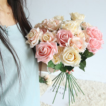 các nhà sản xuất bán buôn giữ hoa giả trang trí hoa nhà Ngoại thương The Rose of Versailles cưới hoa giả DY1-533 Cầm hoa