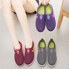 Mùa xuân và mùa thu mới cũ giày vải Bắc Kinh thời trang của phụ nữ đi bộ bình thường giày mềm đế mềm chống trượt giày bán buôn một thế hệ Giày nữ