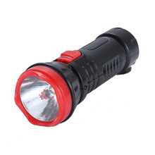 LED đèn pin loại sạc nhựa hộ gia đình ngoài trời nhỏ tay cầm tay đèn pin cầm tay cuộc sống lâu dài Đèn pin