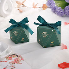 Sen sê-ri hộp kẹo bán buôn rung cùng đoạn hộp kẹo cưới sáng tạo với tay cầm đồ cưới bằng giấy carton Hộp kẹo