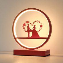 Đèn bàn đám cưới phòng ngủ phòng ngủ đèn ngủ dài đèn cưới quà cưới lãng mạn màu đỏ sáng tạo đèn bàn led Đèn bàn trang trí