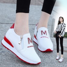 Mùa thu 2018 phiên bản mới của Hàn Quốc của đôi giày nhỏ màu trắng nữ có độ dốc lưới thoáng khí với học sinh tăng giày nữ Giày cotton nữ