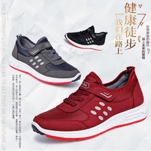 Một đôi hỗn hợp của giày đi bộ trung niên mùa xuân và mùa thu cho nam và nữ với cùng một đôi giày thể thao cha và mẹ bình thường Velcro Giày mẹ