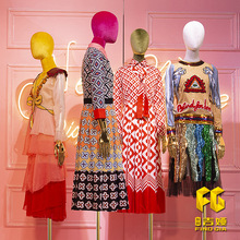 Cửa hàng quần áo cao cấp bằng vàng và bạc cánh tay phụ nữ nộm đạo cụ Phiên bản tiếng Hàn của cửa sổ màu hiển thị khung hình mô hình giả Đạo cụ trưng bày quần áo