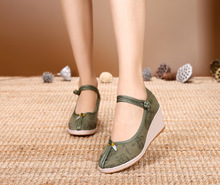 Mùa xuân mới cũ giày vải Bắc Kinh giày nữ dốc gió quốc gia với một đôi giày thêu Hanfu một thế hệ Giày nữ