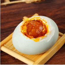 Quảng Tây Beibu Vịnh đặc sản nướng trứng vịt biển rừng ngập mặn trứng vịt muối 55-80g Lite hộp quà tặng Trứng