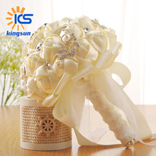 Cô dâu cầm hoa ruy băng cưới cầm một bó hoa giả kim cương cao cấp nắm tay hoa cung cấp đám cưới bán buôn Cầm hoa