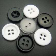 Nhà máy sản xuất trực tiếp nút áo nhựa hai mắt bốn mắt nút bánh mì trắng đen trong suốt Nút DIY Nút