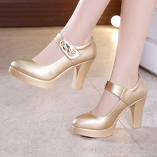 Giày cưới vàng dày với các mẫu sườn xám không thấm nước đế dày đế giày catwalk hiển thị chữ khóa nhỏ cỡ cao gót nữ Giày cao gót