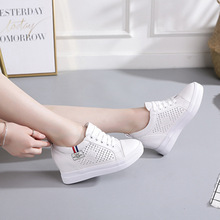 Giày trắng mùa hè 2019 phiên bản mới của Hàn Quốc có độ dốc tăng thêm 8cm. Giày cao