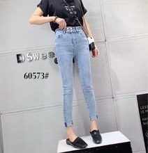 Mùa xuân 2019 mới quần jeans đỏ nữ phiên bản Hàn Quốc của quần lọt khe thon gọn màu xanh nhạt cô gái sang trọng Quần jean nữ
