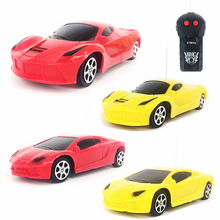 Điều khiển từ xa xe trẻ em đồ chơi xe hai chiều / bốn chiều chiếu sáng 3D 1:18 điều khiển từ xa đua xe đồ chơi điều khiển từ xa bán buôn Xe điện điều khiển từ xa