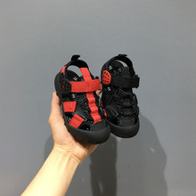 Mùa hè 2019 phiên bản mới của Hàn Quốc chất lượng cao sandal lưới đầu dép thời trang đế mềm thoáng khí có chức năng thoáng khí màu đỏ đen bán buôn Dép trẻ em