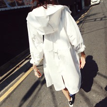 Phiên bản Hàn Quốc của áo gió dài nữ rộng cỡ lớn trùm đầu eo giản dị áo trắng chống nắng quần áo mùa xuân hè 2019 Áo gió nữ