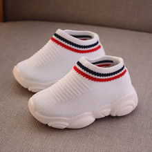 Giày xuân mới 2019 đôi giày gấu bé gái nữ đế mềm, một đôi tất chân giày Hàn Quốc sọc bé trai Giày em bé