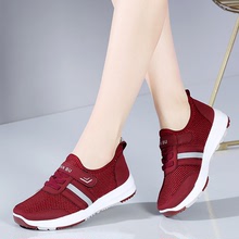 Giày Jianbu trung và già 2019 xuân mới chống trượt mềm đáy cũ trị liệu từ giày thể thao thông thường giày mẹ Giày thể thao nữ