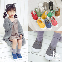 Giày đơn 2019 phiên bản tiếng Hàn mới của kẹo màu giày hoang dã cho bé trai Giày trắng trẻ em Giày vải in hình trẻ em trực tiếp Giày vải trẻ em