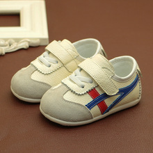 Giày xuân trẻ 1-3 tuổi Giày mềm cho nam và nữ Giày da cho bé Giày trẻ sơ sinh Giày trắng một thế hệ Giày em bé