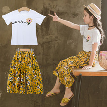 Mẫu bé gái mùa hè 2019 phiên bản mới của Hàn Quốc với bộ đồ hoa màu vàng trong quần lửng ống rộng cho bé hai bộ của một thế hệ Bộ đồ trẻ em
