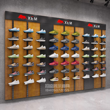 Cửa hàng đặc biệt trên giá treo tường hỗ trợ giá trưng bày có thể được đặt thẻ kim loại giá giày thể thao giày thông thường kệ giày cửa hàng chuyên dụng Đạo cụ trưng bày quần áo