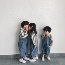 TREEBIBI 2019 xuân mới quần jeans trẻ em Phiên bản Hàn Quốc của bé trai và bé gái denim dễ thương Quần yếm