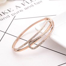 Thời trang châu Âu và Mỹ cá tính mới vòng đeo tay bằng thép titan với kim cương vàng hồng nữ mô hình vòng tay thép không gỉ quà tặng ngày của mẹ Vòng tay
