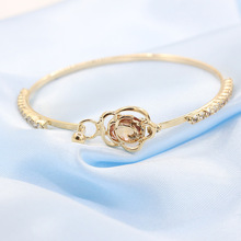 Thời trang Hoa hồng Cutout zircon Vòng đeo tay nữ Mạ vàng Hoa Camellia Vòng tay Hoa Bán buôn Thủ công mỹ nghệ Vòng tay