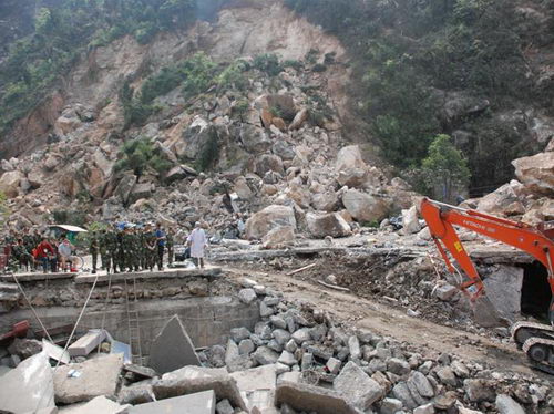 组图:各种地震次生灾害 泥石流 震撼照片 救灾照片 地震照片 地震