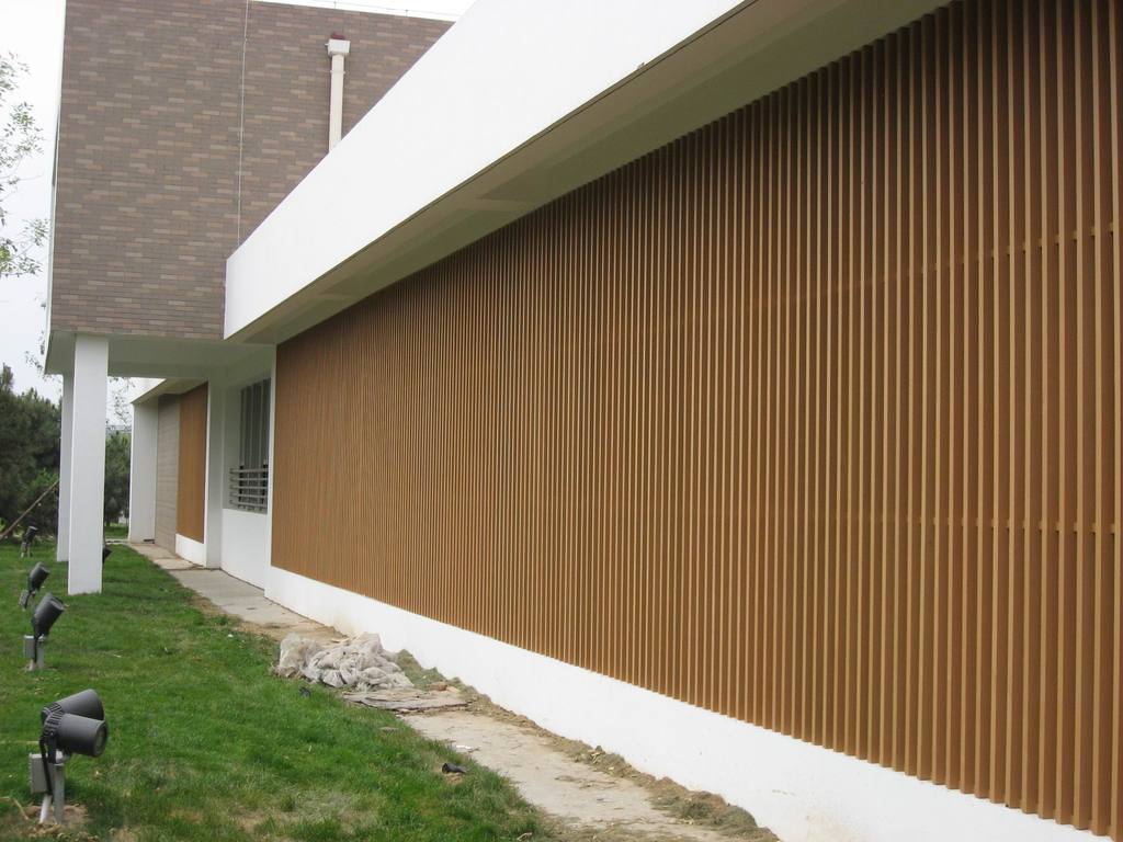 优惠供应 木塑外墙挂板,外墙板,外墙装饰板 根鹏泰