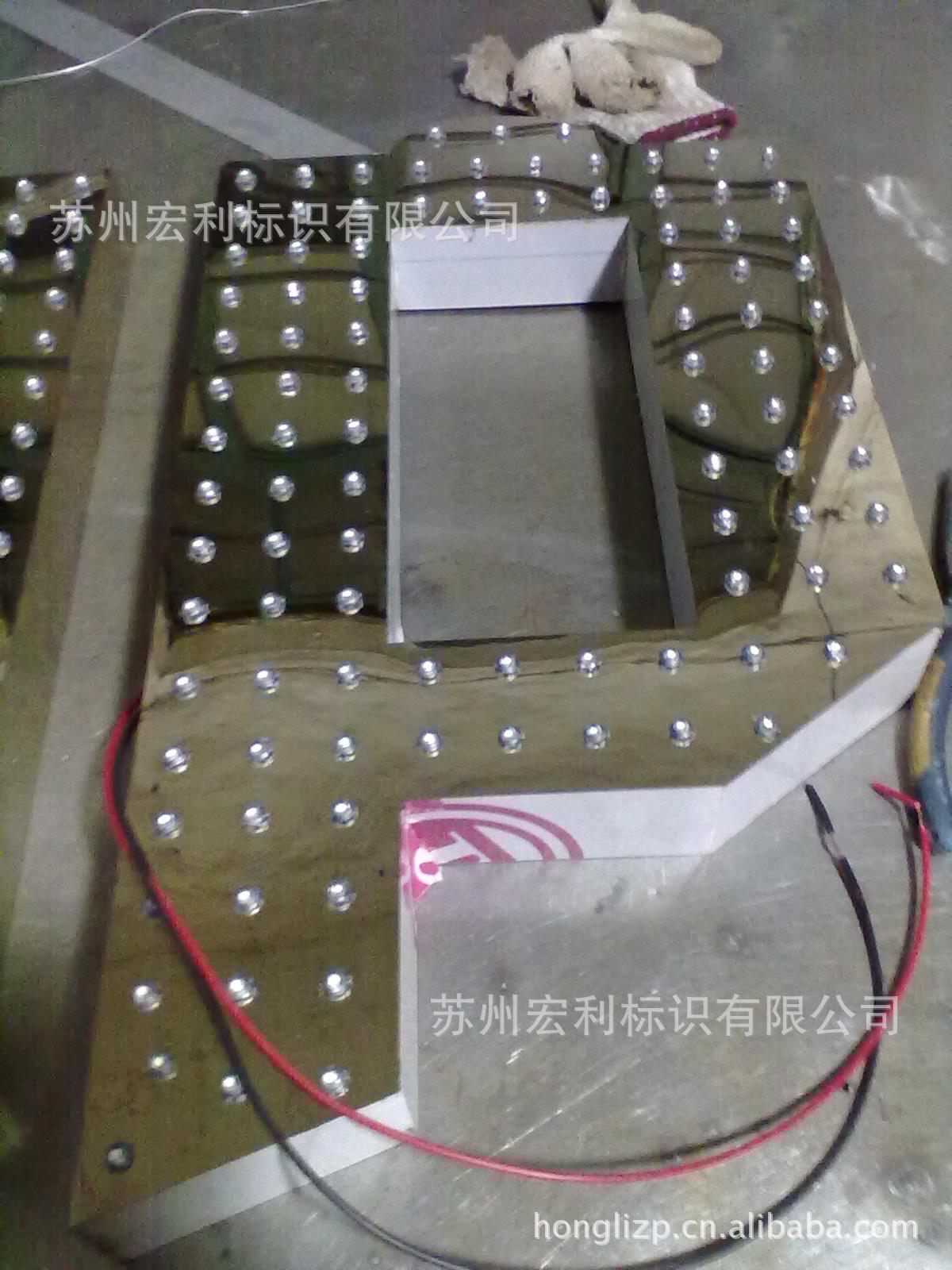 钛金穿孔发光字 供应 点阵发光字